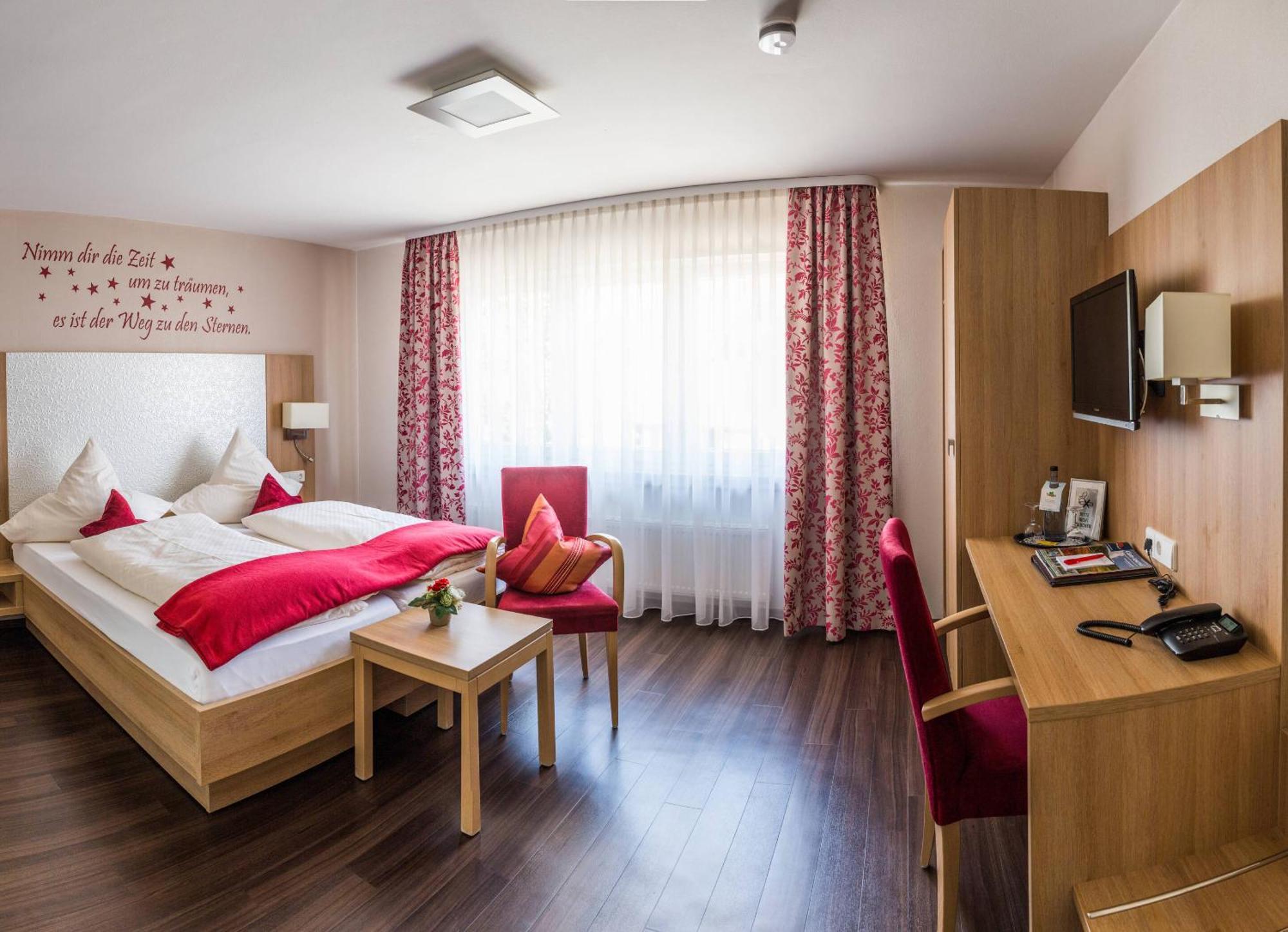 Landgasthaus Zur Linde, Neusatz Bühl Kamer foto
