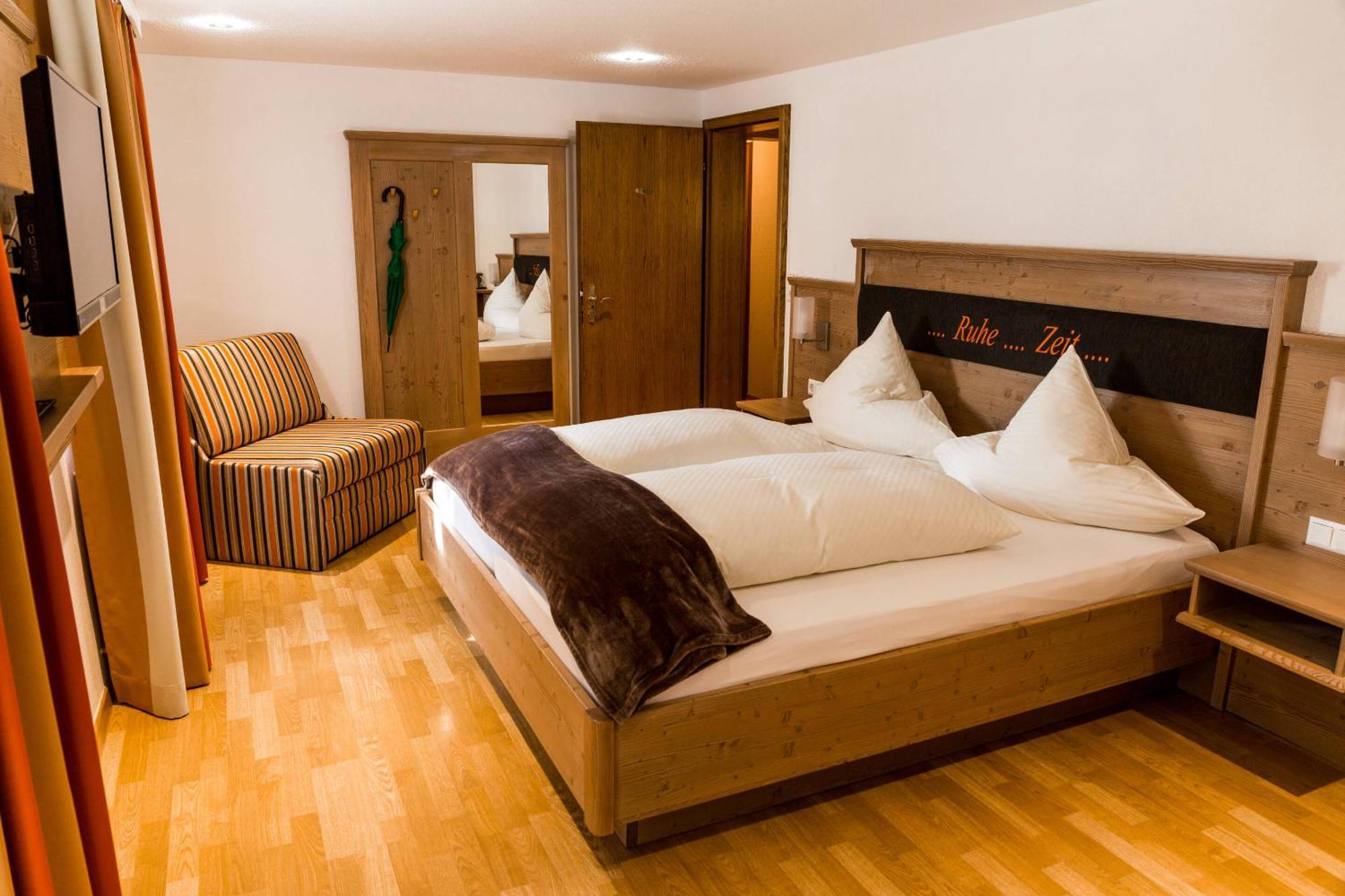 Landgasthaus Zur Linde, Neusatz Bühl Kamer foto