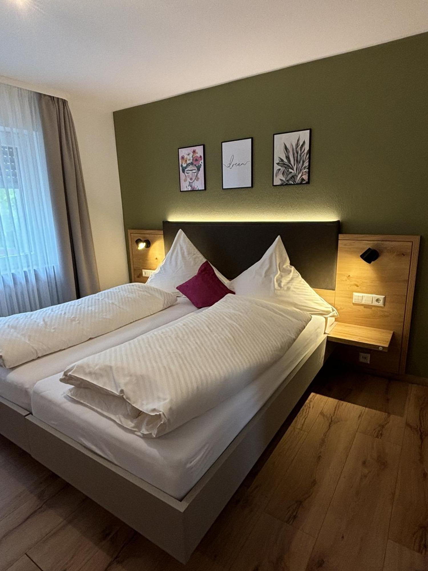 Landgasthaus Zur Linde, Neusatz Bühl Kamer foto