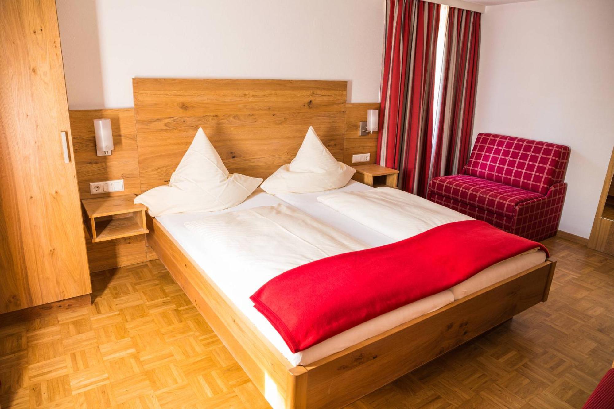 Landgasthaus Zur Linde, Neusatz Bühl Buitenkant foto